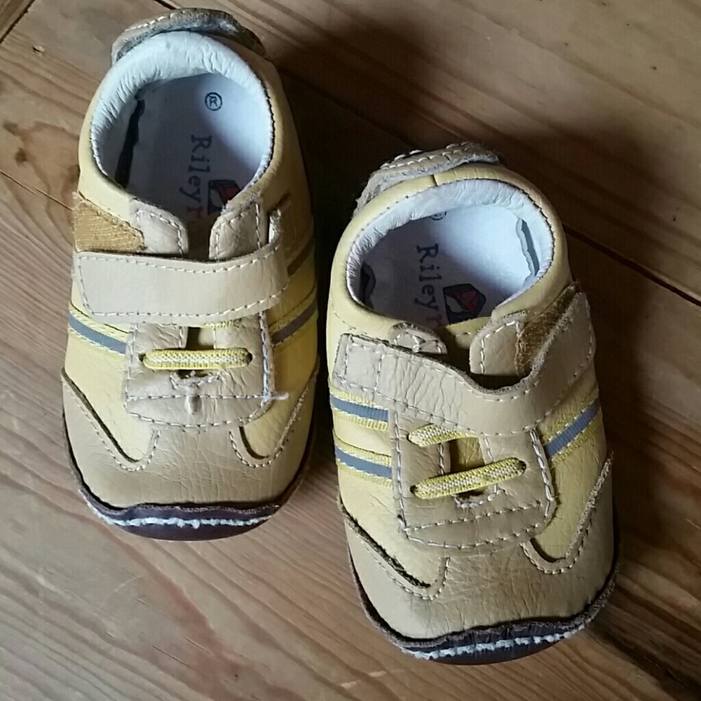 EUC Riley Roos Size 18-24 months